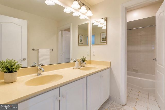 1489 BROADSTONE PL, Vienna, VA 22182