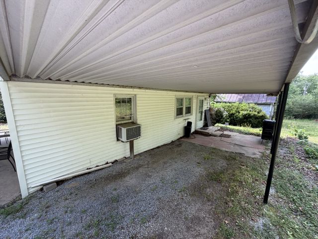 970 Yellow Creek Rd, Dickson, TN 37055