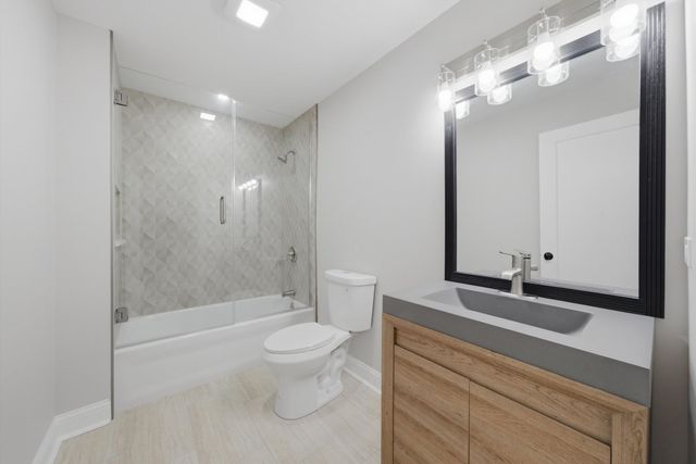 5009 W Ogden Avenue, Cicero, IL 60804