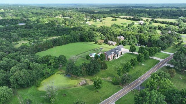 6917 S Arnett Road, Grain Valley, MO 64029