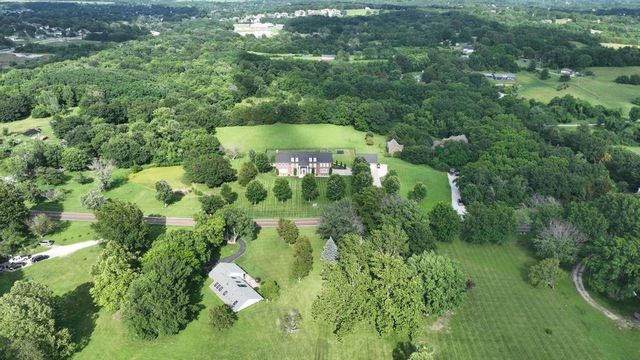 6917 S Arnett Road, Grain Valley, MO 64029
