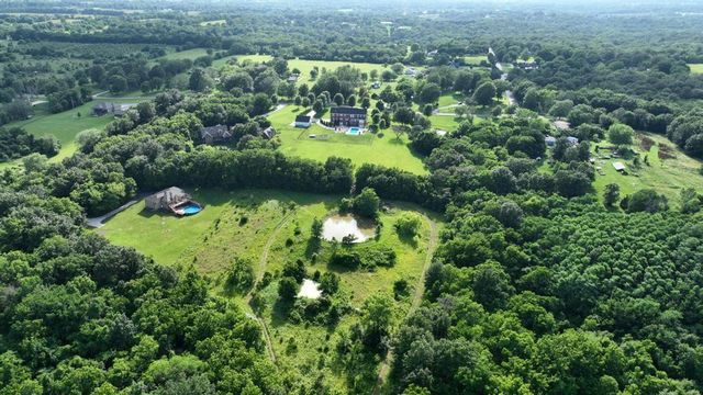 6917 S Arnett Road, Grain Valley, MO 64029