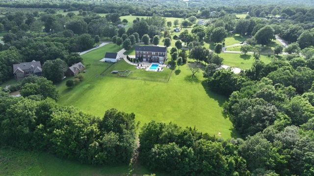 6917 S Arnett Road, Grain Valley, MO 64029