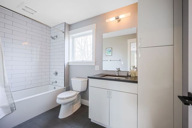 7 Greenley Pl 3, Boston, MA 02130