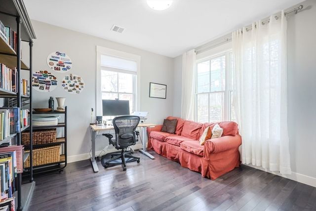 7 Greenley Pl 3, Boston, MA 02130