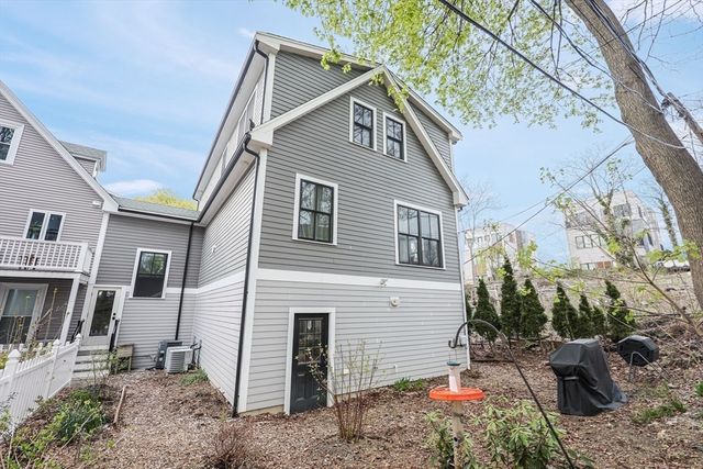 7 Greenley Pl 3, Boston, MA 02130