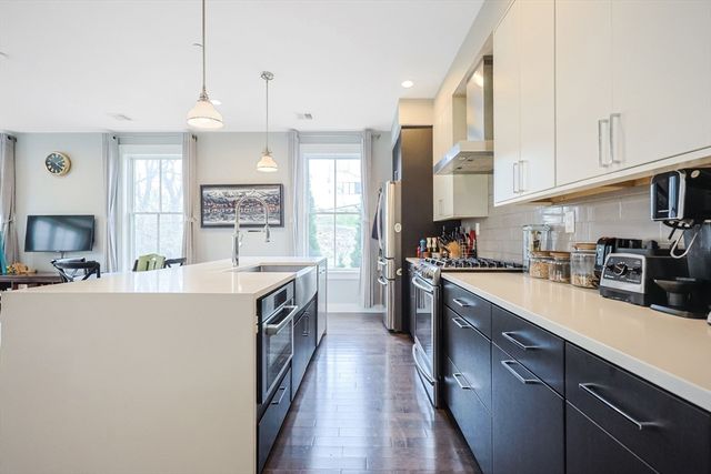 7 Greenley Pl 3, Boston, MA 02130