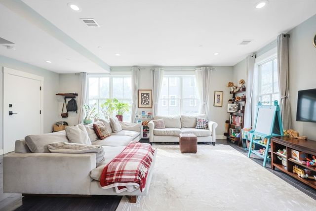 7 Greenley Pl 3, Boston, MA 02130