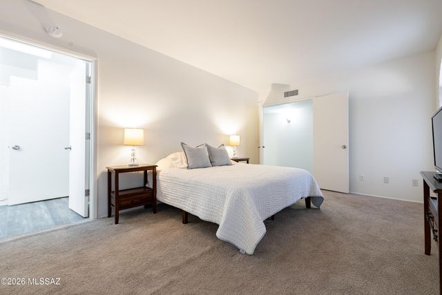 447 W Calle Lago, Tucson, AZ 85704