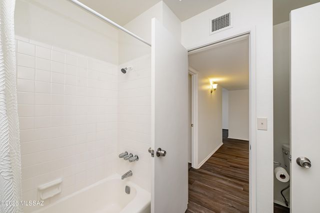 447 W Calle Lago, Tucson, AZ 85704