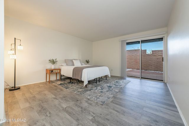 447 W Calle Lago, Tucson, AZ 85704