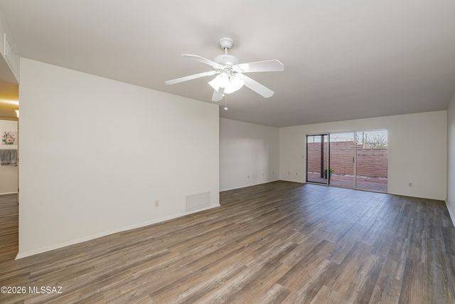 447 W Calle Lago, Tucson, AZ 85704