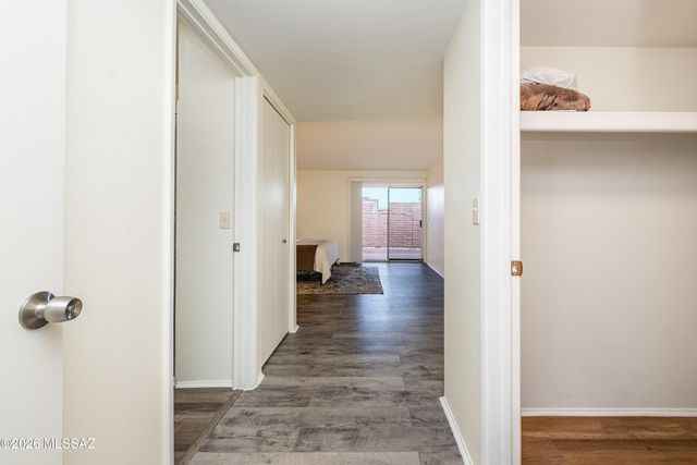 447 W Calle Lago, Tucson, AZ 85704