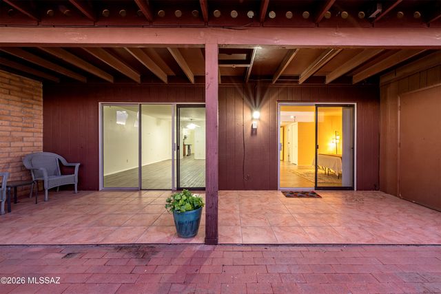 447 W Calle Lago, Tucson, AZ 85704