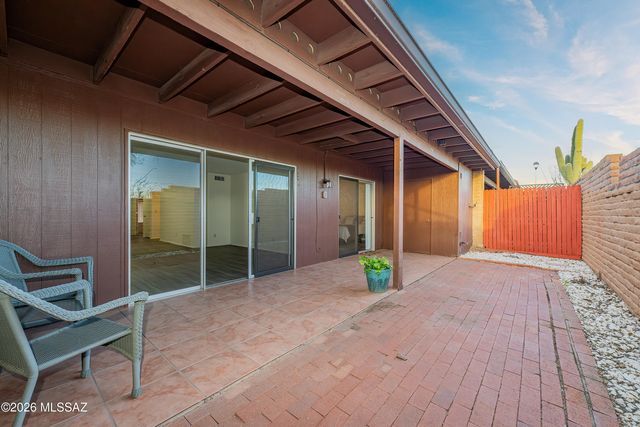 447 W Calle Lago, Tucson, AZ 85704