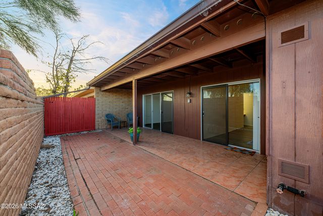 447 W Calle Lago, Tucson, AZ 85704