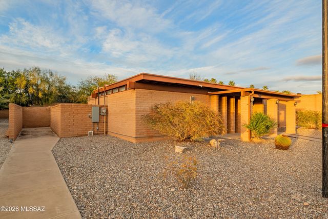 447 W Calle Lago, Tucson, AZ 85704
