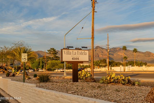 447 W Calle Lago, Tucson, AZ 85704