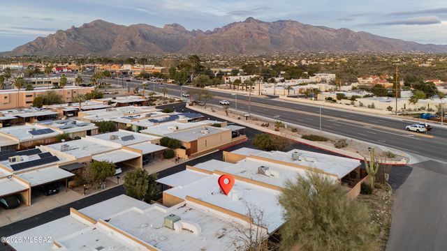 447 W Calle Lago, Tucson, AZ 85704