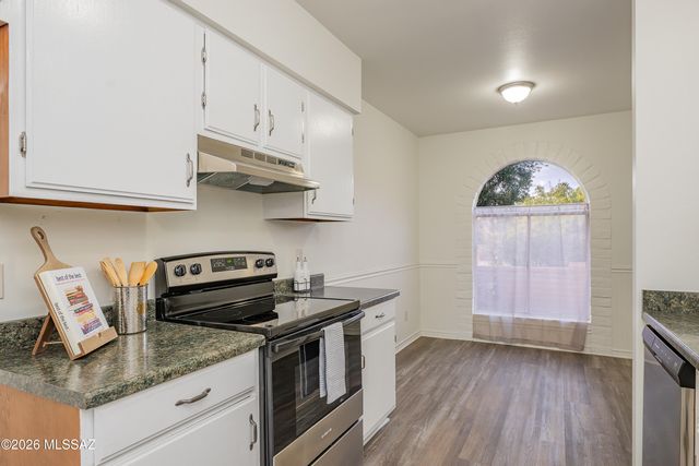 447 W Calle Lago, Tucson, AZ 85704