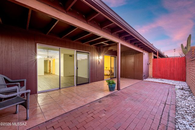 447 W Calle Lago, Tucson, AZ 85704