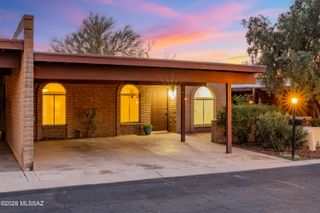 447 W Calle Lago, Tucson, AZ 85704