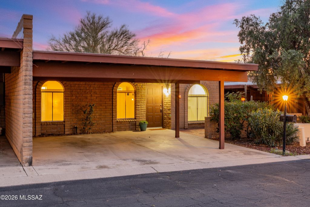 447 W Calle Lago, Tucson, AZ 85704