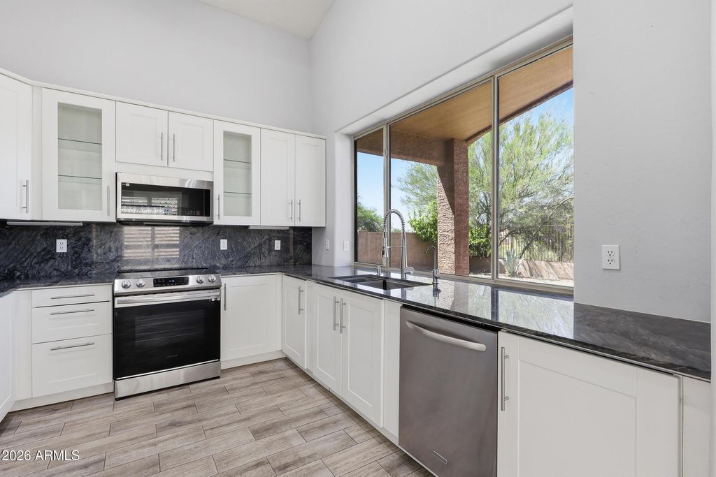Image 3 of property listing at 18698 N 91ST Street, Scottsdale, AZ 85255