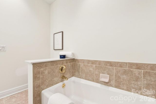 572 N Church Street, Charlotte, NC 28202
