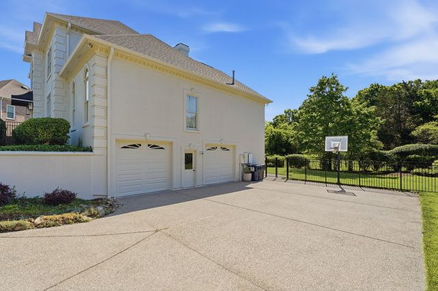 907 Bridgewater Ct, Nashville, TN 37221