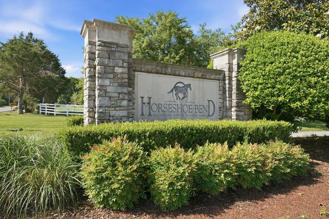 907 Bridgewater Ct, Nashville, TN 37221