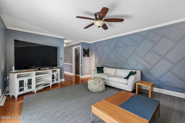 14 Alexander Drive, Monroe, NJ 08831