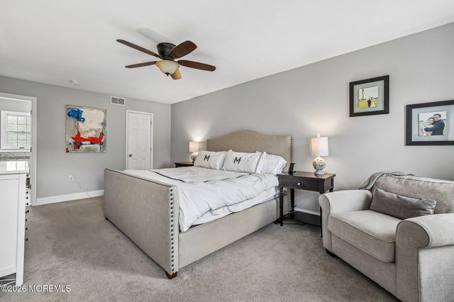 14 Alexander Drive, Monroe, NJ 08831