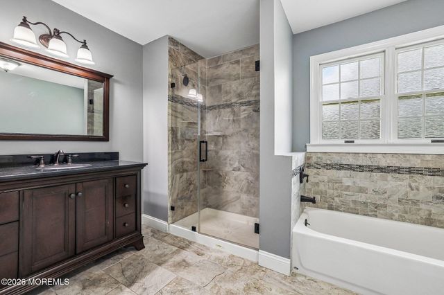 14 Alexander Drive, Monroe, NJ 08831