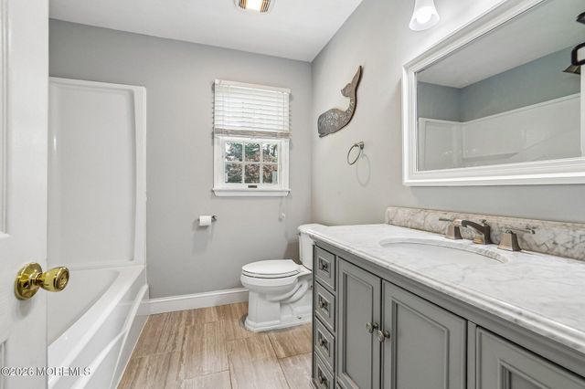 14 Alexander Drive, Monroe, NJ 08831