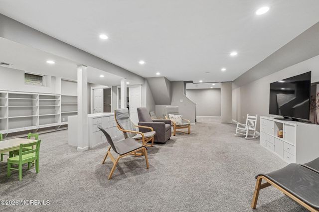 14 Alexander Drive, Monroe, NJ 08831