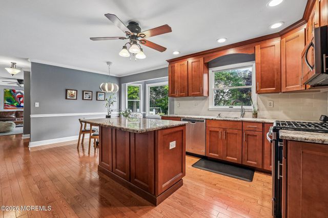 14 Alexander Drive, Monroe, NJ 08831