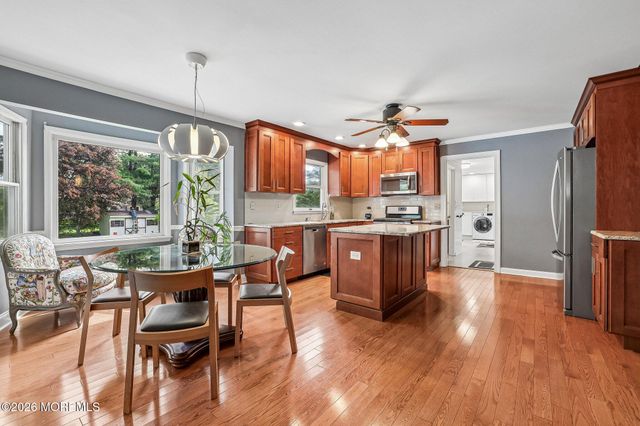 14 Alexander Drive, Monroe, NJ 08831