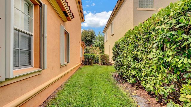 10641 Willow Oak Court, Wellington, FL 33414