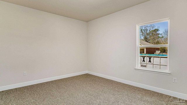 5030 Gaineswood Dr, Milton, FL 32583