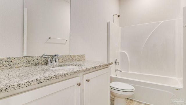 5030 Gaineswood Dr, Milton, FL 32583