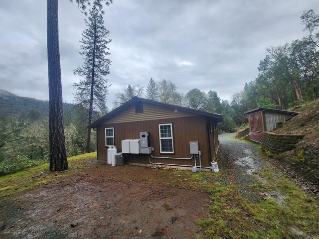 11238 E Evans Creek Road, Rogue River, OR 97537