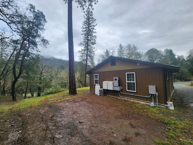 11238 E Evans Creek Road, Rogue River, OR 97537