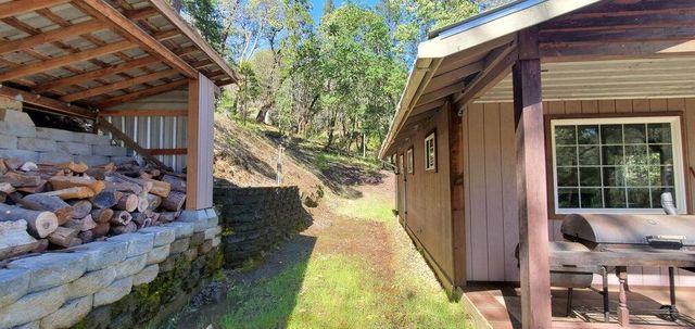 11238 E Evans Creek Road, Rogue River, OR 97537