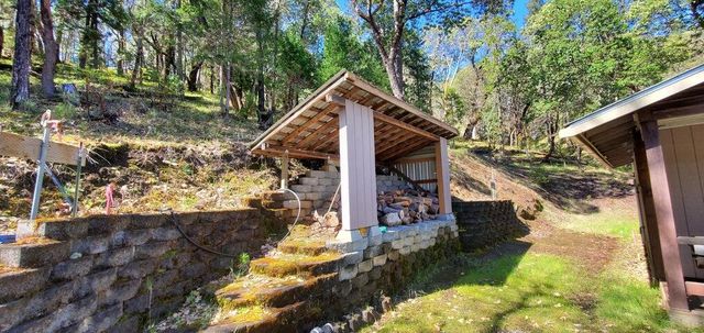 11238 E Evans Creek Road, Rogue River, OR 97537