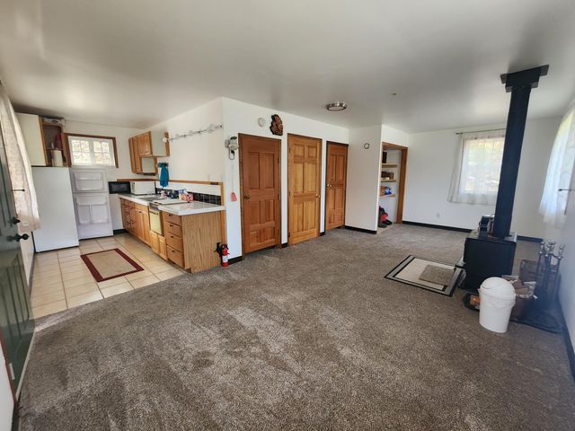 11238 E Evans Creek Road, Rogue River, OR 97537