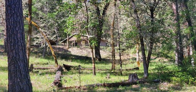 11238 E Evans Creek Road, Rogue River, OR 97537