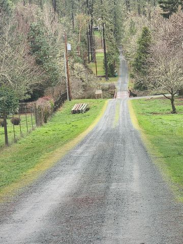 11238 E Evans Creek Road, Rogue River, OR 97537
