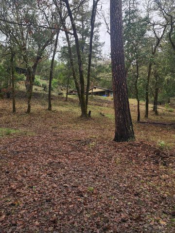 11238 E Evans Creek Road, Rogue River, OR 97537