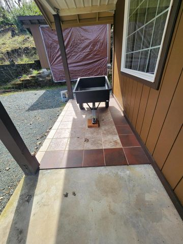 11238 E Evans Creek Road, Rogue River, OR 97537